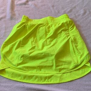 Lululemon Court Rival HOTTY HOT HR Skort SZ 4 Highlight NEON Yellow HIYE Tennis